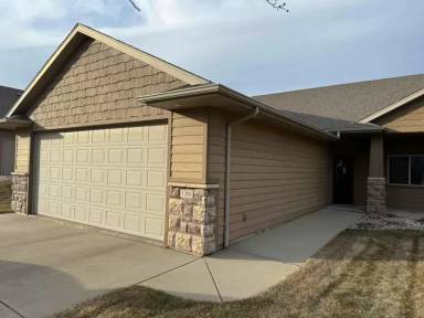 Main picture of 3208 E Woodsedge St