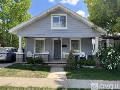 Main picture of 972 E 3rd Ave