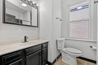 Main picture of 115 W Cherryhill St