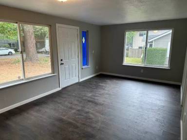 Main picture of 2431 Toledo St