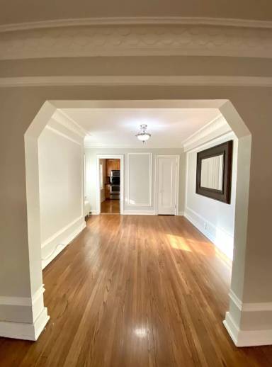Main picture of 807 W 48th St
