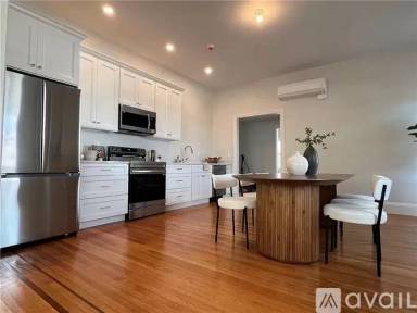 Main picture of 327 Broadway