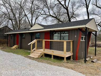 Main picture of 3201 E Don Tyson Pkwy