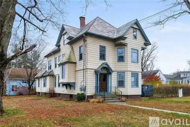 Main picture of 590 N Main St