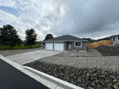 Main picture of 104 Donald Trump Ln