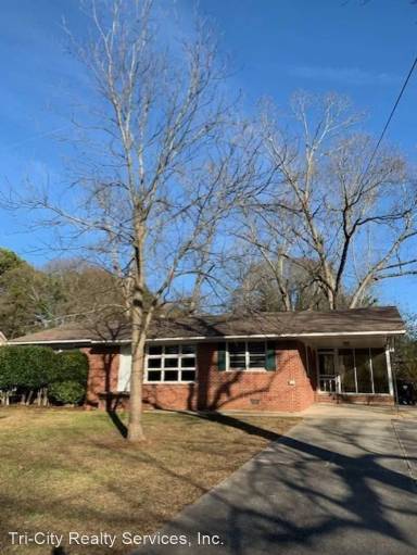 Main picture of 305 N Jeff Davis Dr