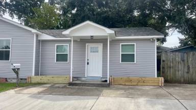 Main picture of 1067 Park Ct S