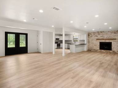 Main picture of 100 Franklin St