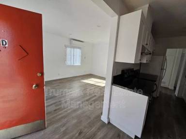 Main picture of 2936 Honolulu Avenue - D
