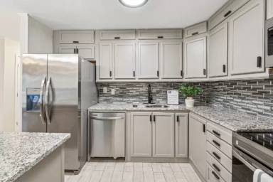 Main picture of 434 McGill Pl NE