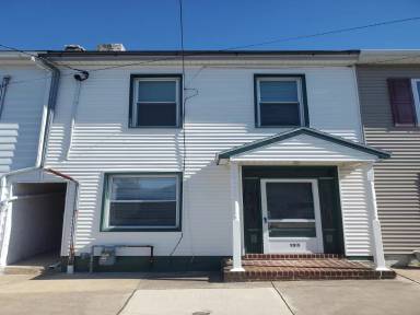 Main picture of 133 S Franklin St