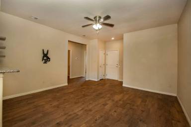 Main picture of 700 E Bullock St