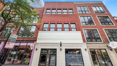 Main picture of 1015 W Lake St