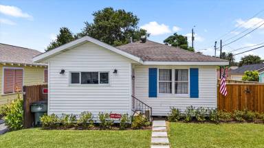Main picture of 2212 48th St