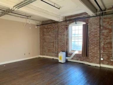 Main picture of 901 Jefferson St