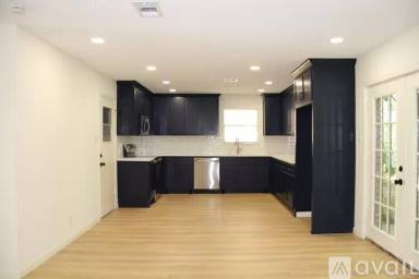 Main picture of 608 Oak Dr