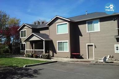 Main picture of 820 NE 8th St