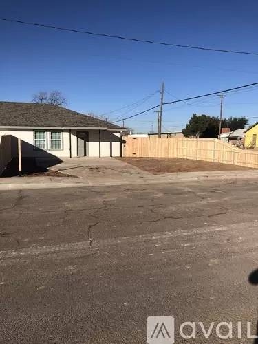 Main picture of 600 S Baird St