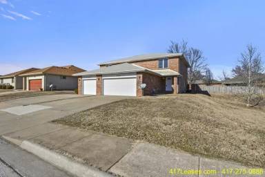 Main picture of 1257 E Lakewood St