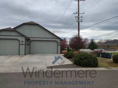 Main picture of 808 NE Bunky Ln
