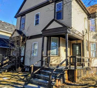 Main picture of 2002 N 28th St