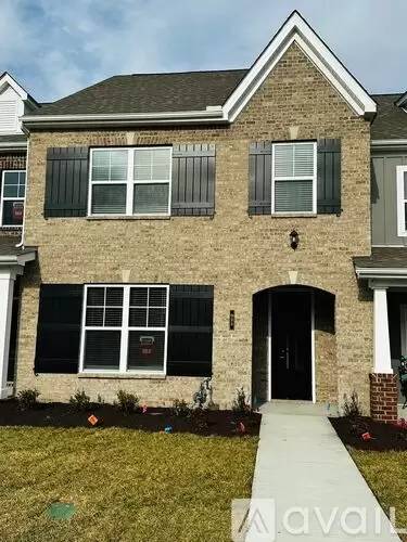 Main picture of 925 Nance Ln