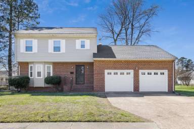 Main picture of 226 Woodbury Forrest Dr