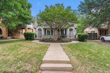 Main picture of 3233 Odessa Ave