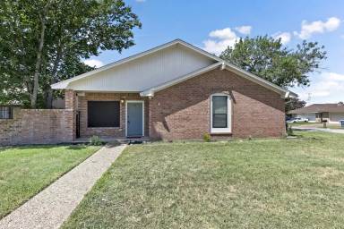 Main picture of 2917 Broadmoor Dr