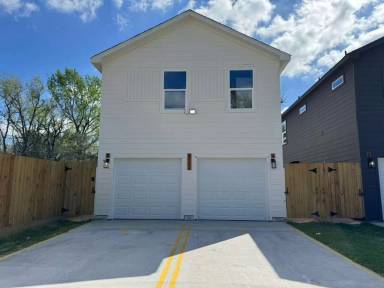 Main picture of 8122 De Priest St