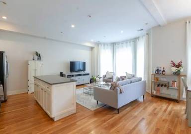 Main picture of 3507 N Wilton Ave