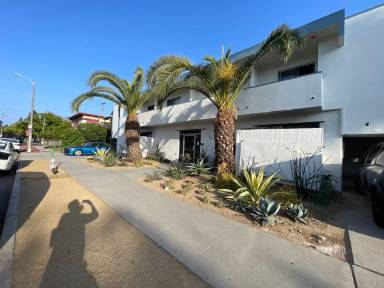 Main picture of 1184 W 30th St