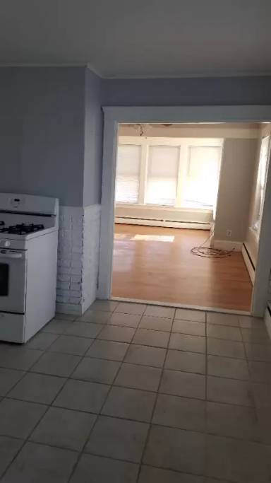 Main picture of 142 Kenyon Ave