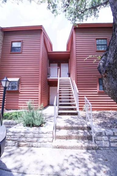 Main picture of Country Hollow Condominiums