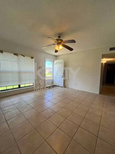 Main picture of 226 Village Ln