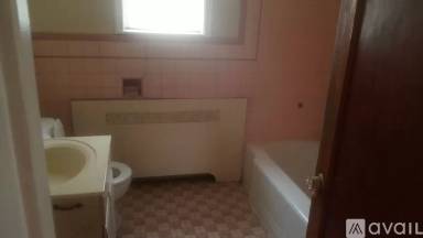 Main picture of 396 W Whitehall St