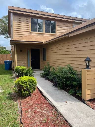 Main picture of 3017 Cobblewood Ln E