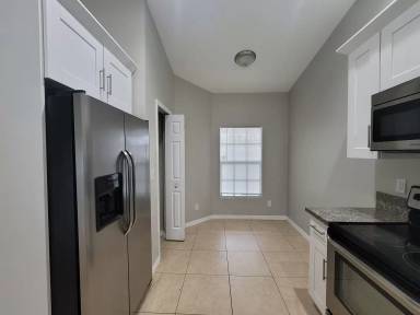 Main picture of 4621 SE 4th Pl