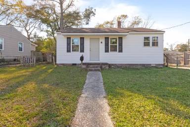Main picture of 205 Banks St