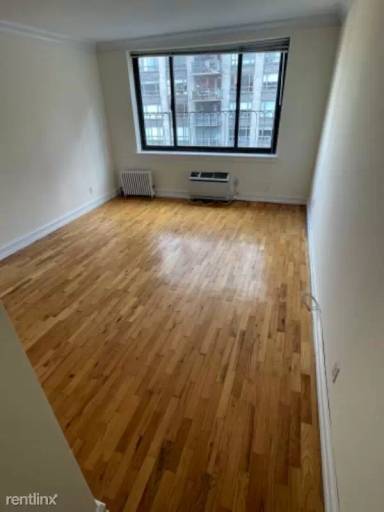 Main picture of 1661 York Ave