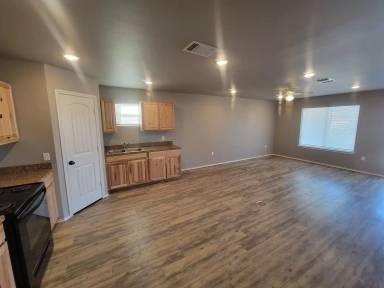 Main picture of 2813 E 7th St