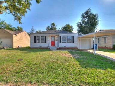 Main picture of 204 E Douglas Dr