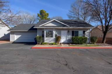 Main picture of 1015 S River Rd