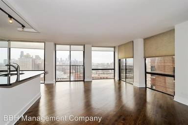 Main picture of 345 Fullerton Parkway Condo