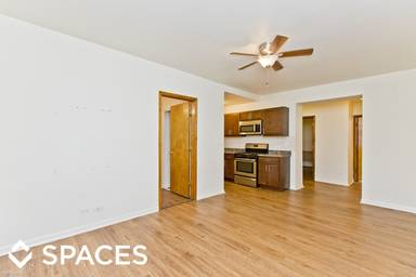 Main picture of 4031 N Kenmore Ave