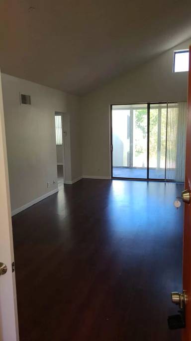 Main picture of 216 Lake Pointe Dr