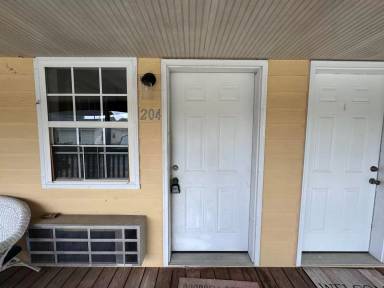 Main picture of 206 Pine Ln