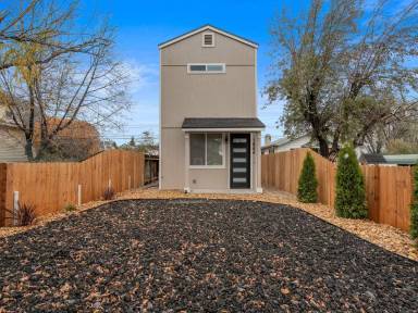 Main picture of 911 12th St