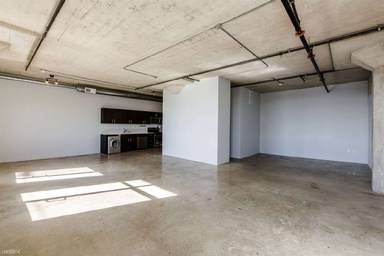 Main picture of 825 E 4th St