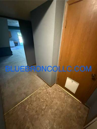 Main picture of 409-415 Churchill St